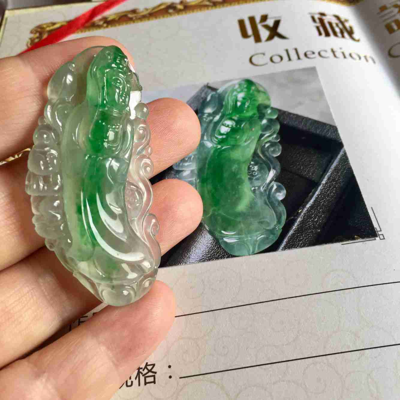 天然A货翡翠 老种辣绿动态观音